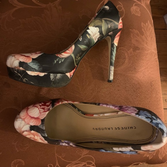 Shoes - Picture 4 of 6